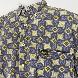 Quiksilver Vtg Men's Patterned Button-Up Shirt in Charcoal, Yellow & Purple Sz M